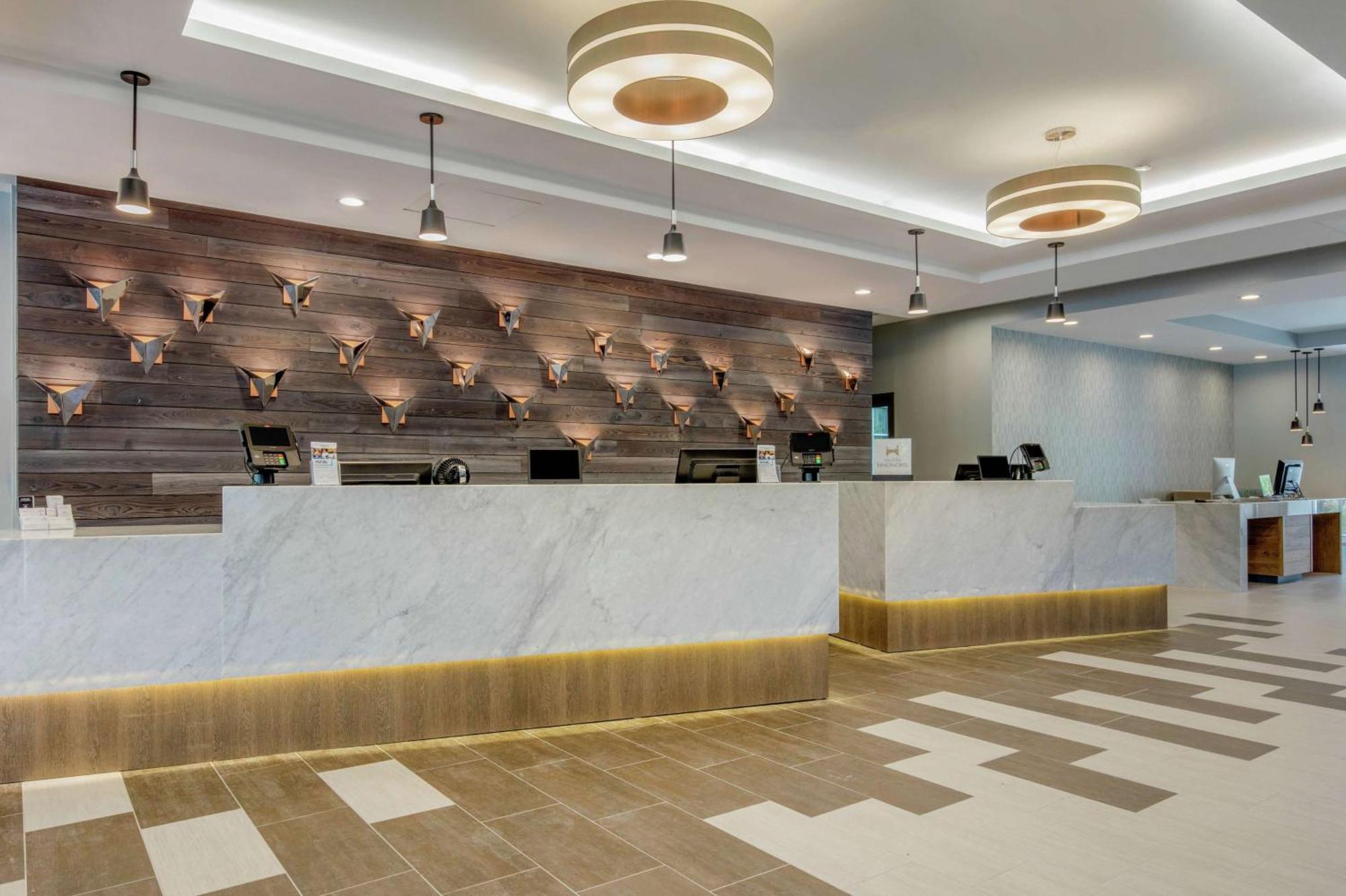 Doubletree Birmingham Perimeter Park Hotel Exterior photo